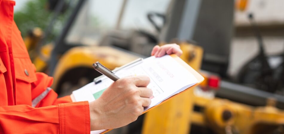 A,mechanical,engineer,is,using,checklist,form,to,verify,the